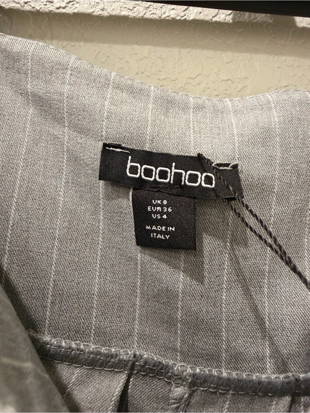 Boohoo Gray Pinstripe Pleated Mini Skirt with Side Buttons - Picture 3 of 3